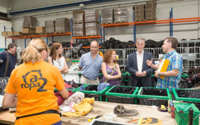 El reciclaje de los contenedores de ropa usada de aRopa2 en Zaragoza da trabajo estable a 12 personas